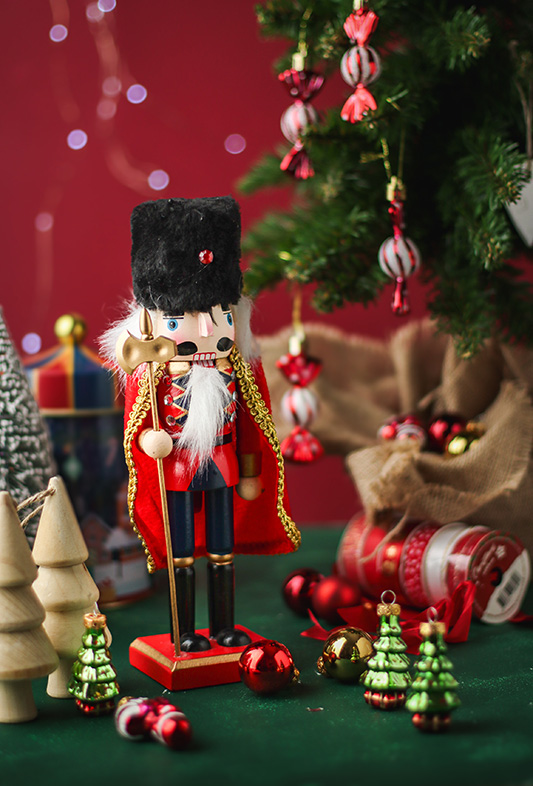 Świąteczne zdjęcia produktowe - dziadek do orzechów