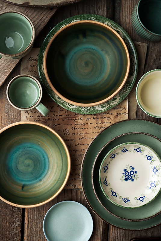 zielona ceramika do fotografii kulinarnej