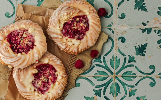 Tła do fotografii kulinarnej – Soft Rustic i kafelki Vintage Mint od mbackdrops w praktyce