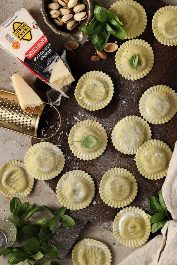 Ravioli z parmezanem i pistacjam - fotografia potraw
