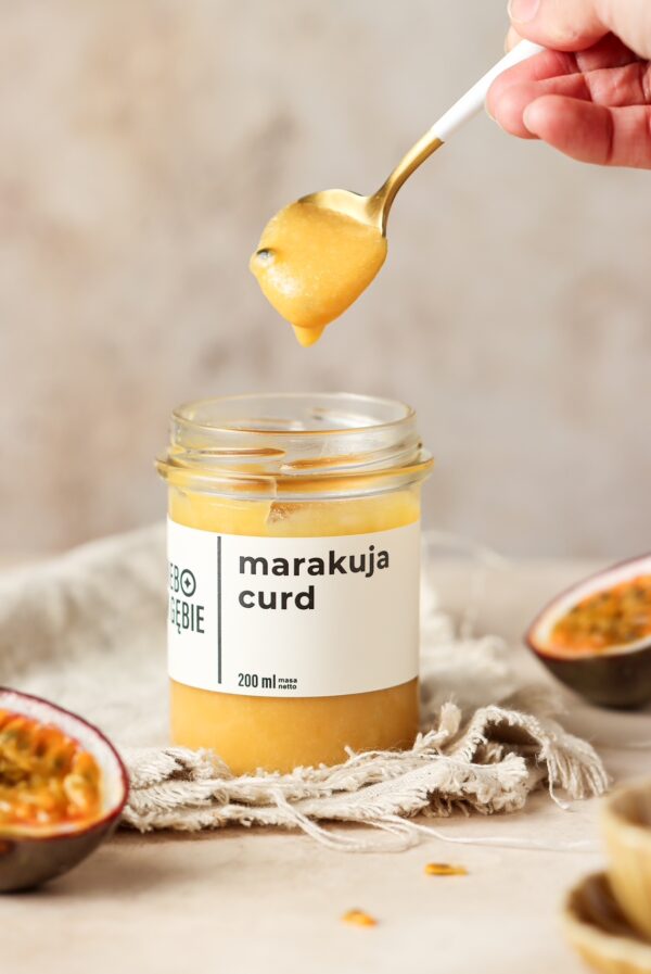 marakuja curd zdjęcie produktowe z kremem w słoiku